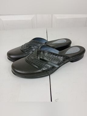 Vintage Clarks Mules 8.5 Womens Black Leather Woven Slip On Clogs Comfort Boho